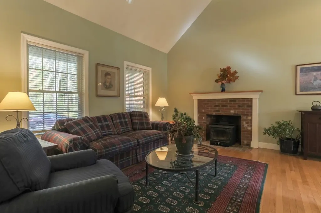 15 Union Lake Road Barrington NH 03825