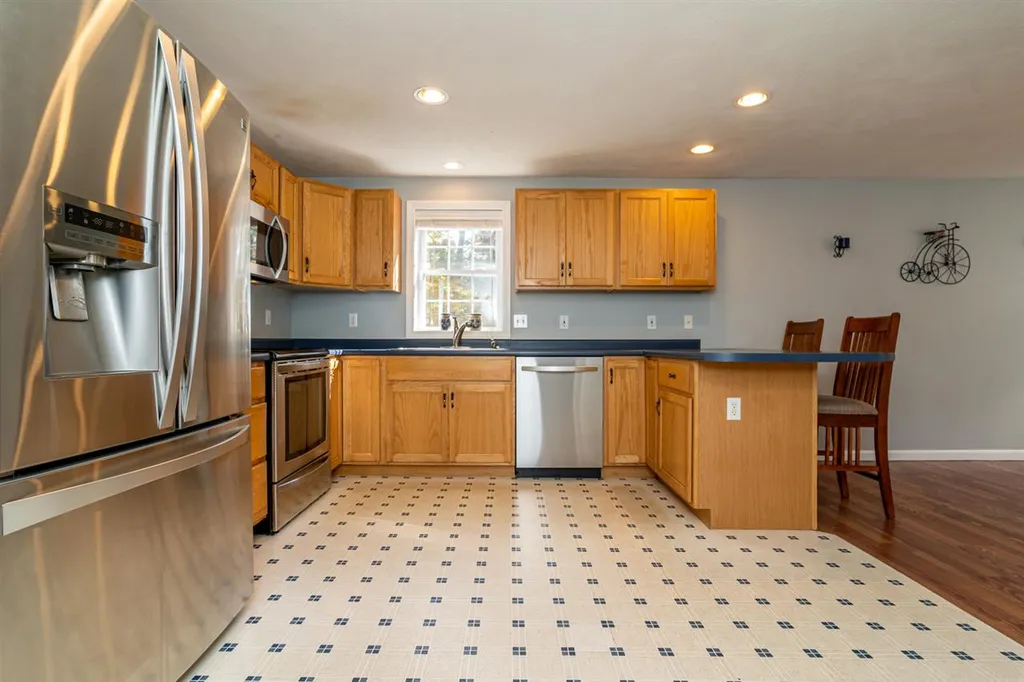 53 Victoria Farm Road Fremont NH 03044