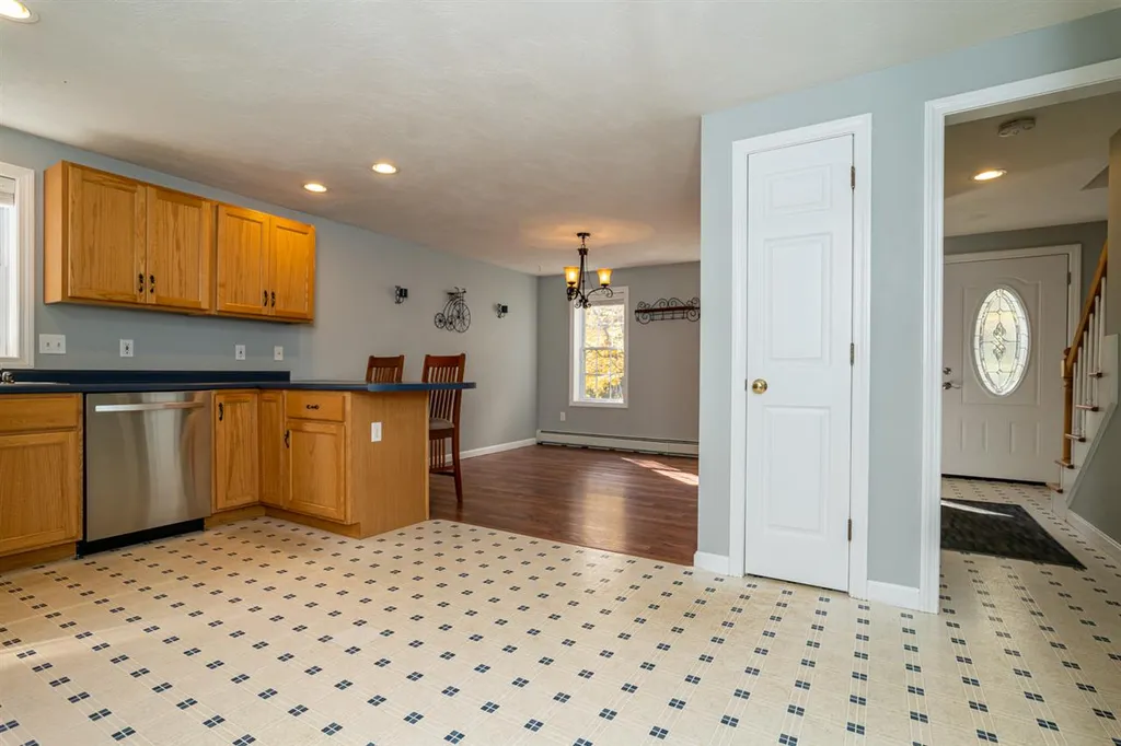 53 Victoria Farm Road Fremont NH 03044
