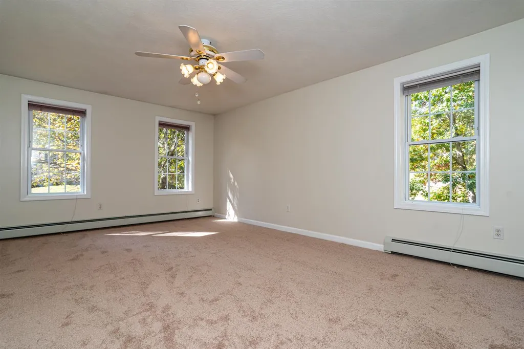 53 Victoria Farm Road Fremont NH 03044