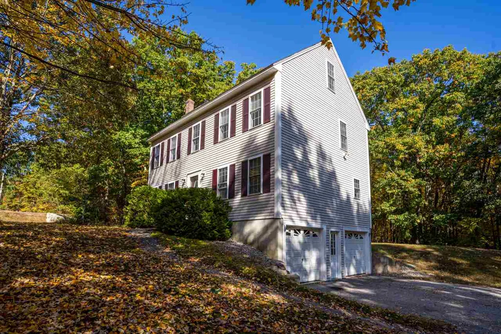 53 Victoria Farm Road Fremont NH 03044
