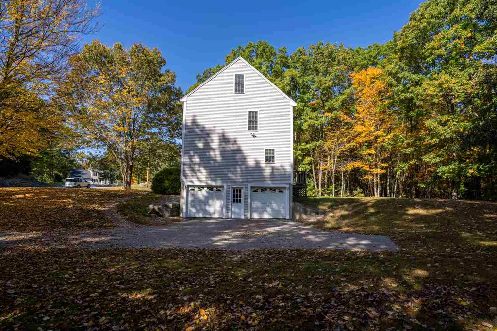 53 Victoria Farm Road Fremont NH 03044