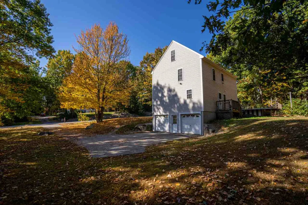 53 Victoria Farm Road Fremont NH 03044