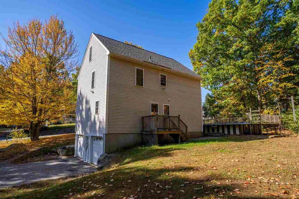 53 Victoria Farm Road Fremont NH 03044