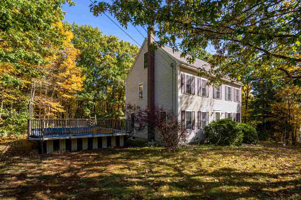 53 Victoria Farm Road Fremont NH 03044
