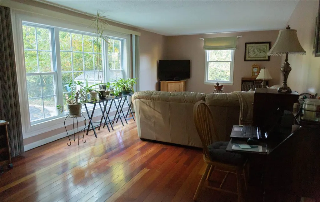 5 Holbrook Drive Nashua NH 03062