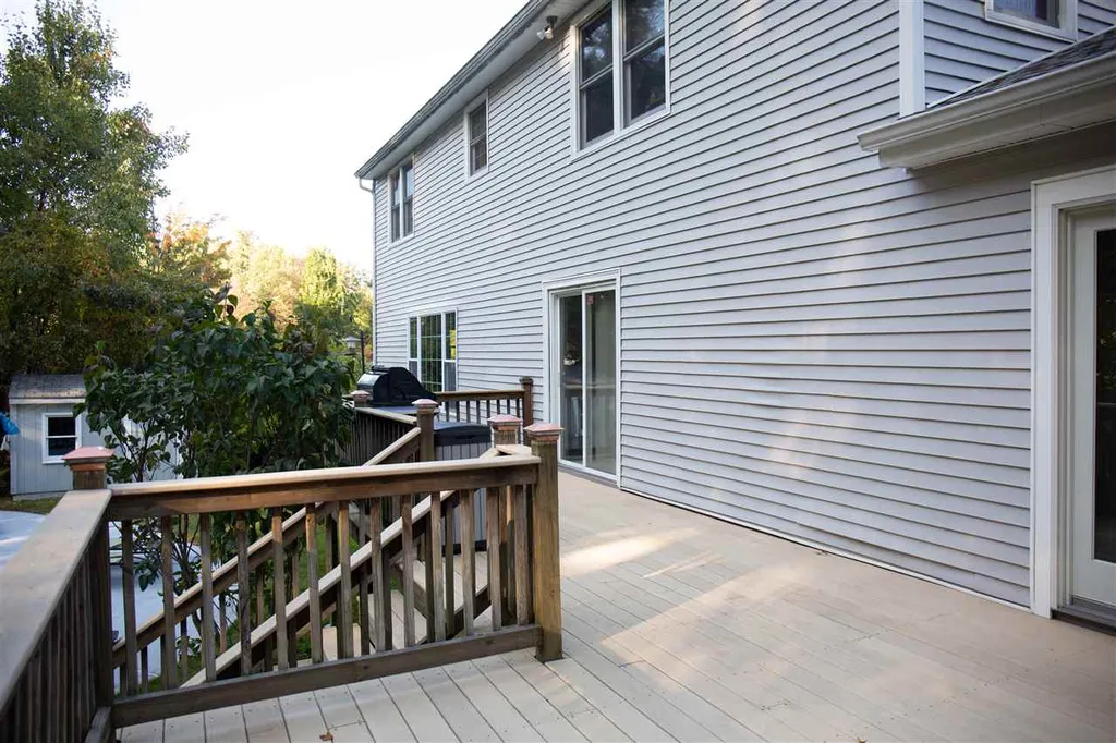 5 Holbrook Drive Nashua NH 03062