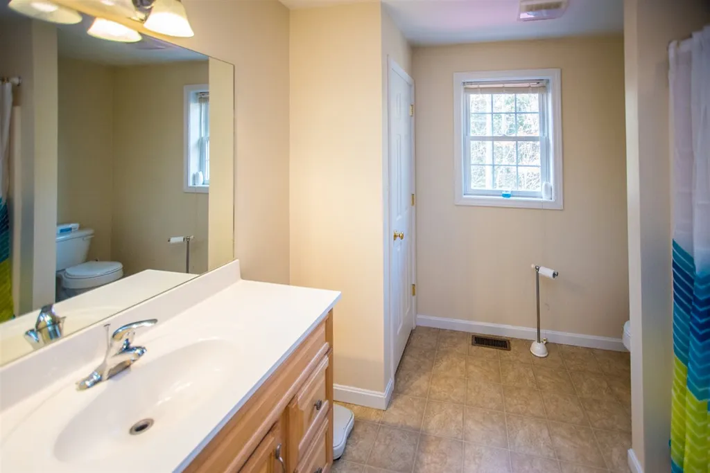 81 Fremont Road Raymond NH 03077