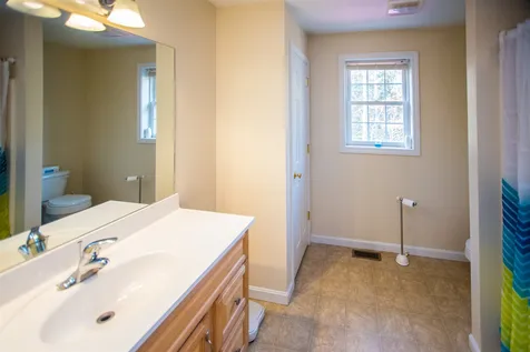 81 Fremont Road Raymond NH 03077