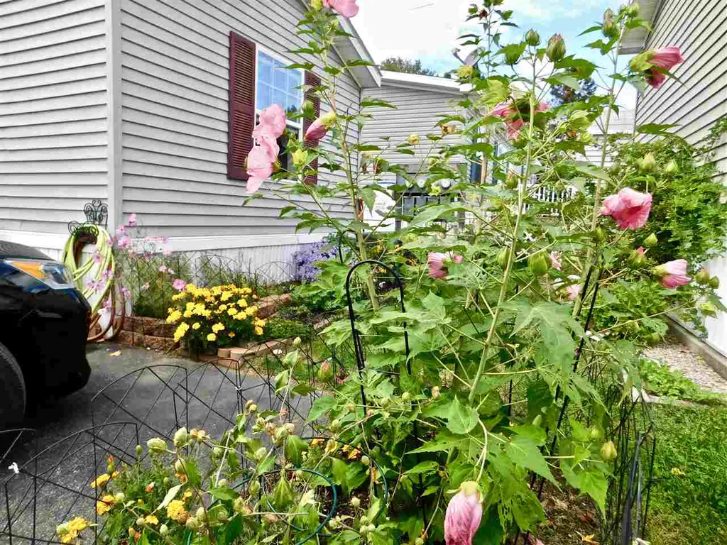 7 Eglin Boulevard Londonderry NH 03053