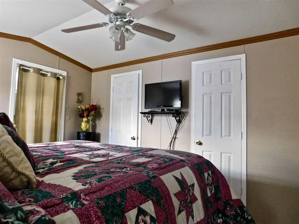 7 Eglin Boulevard Londonderry NH 03053