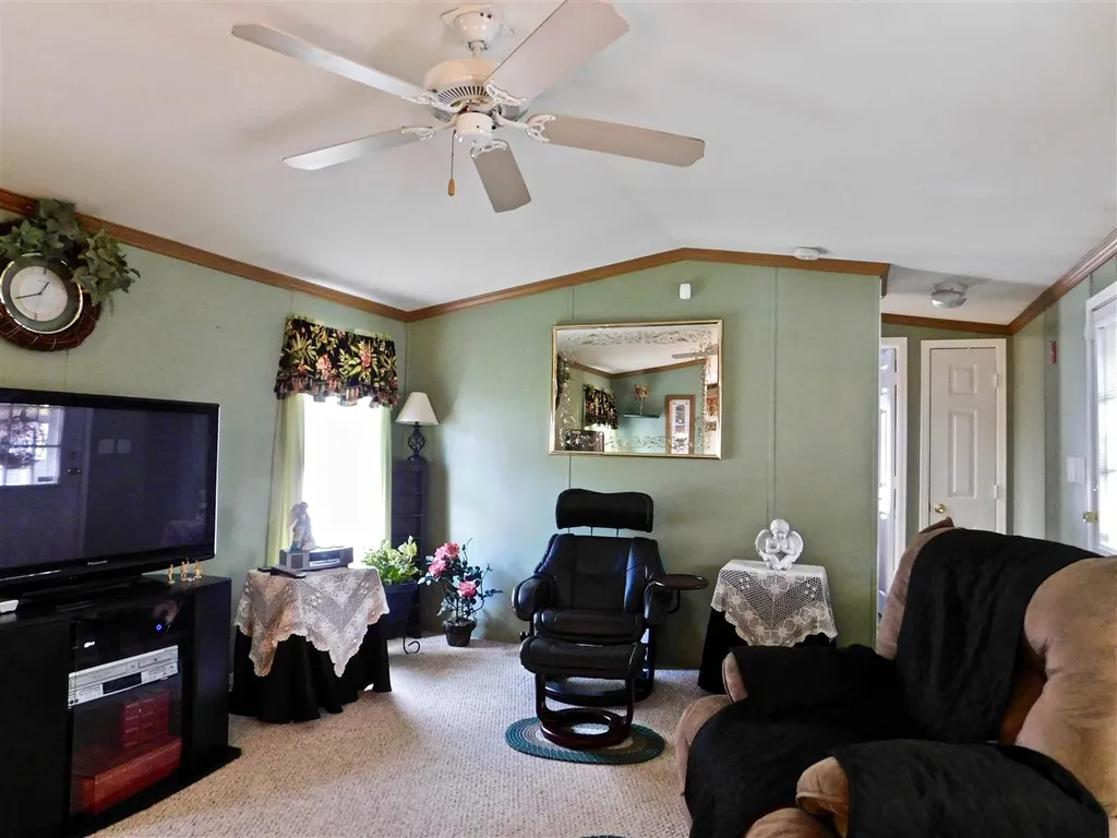 7 Eglin Boulevard Londonderry NH 03053