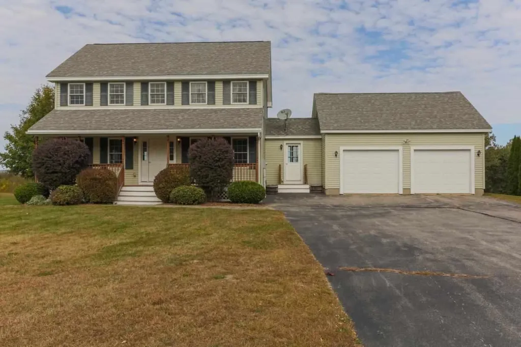 44 Ians Way Rochester NH 03867
