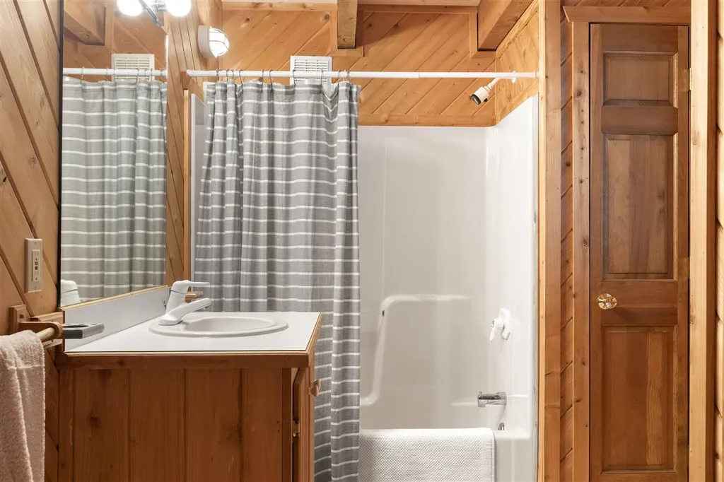 51 Echo Landing Road Moultonborough NH 03254