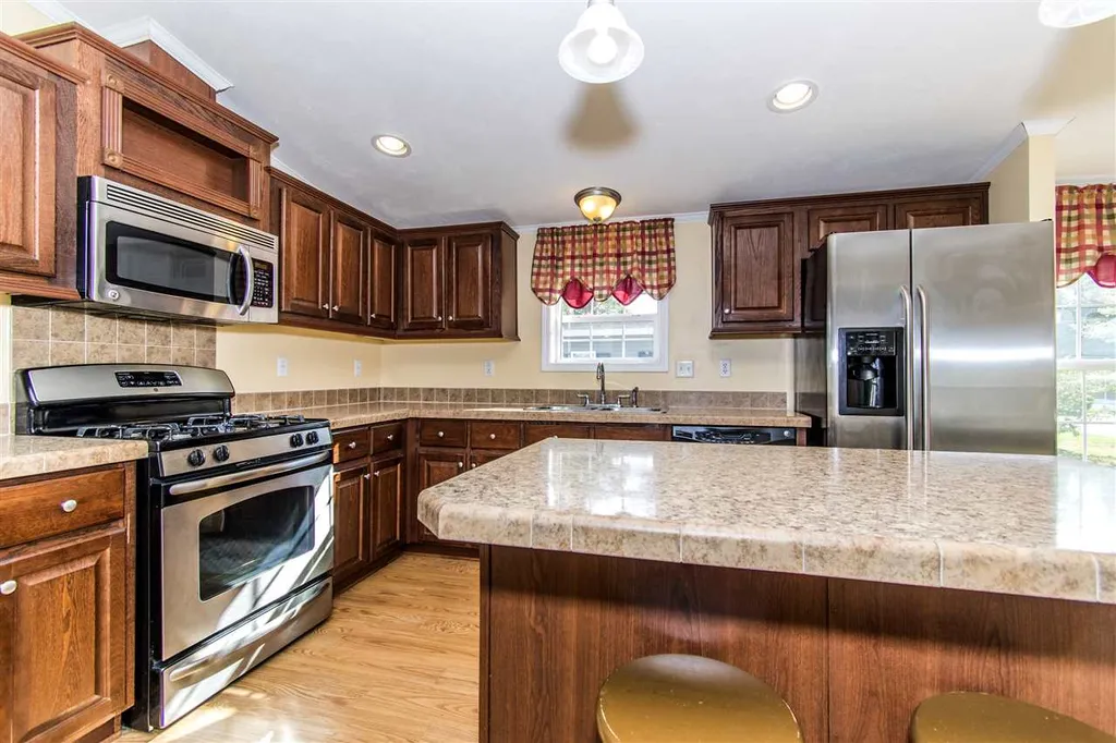 4 Lilac Way North Hampton NH 03862