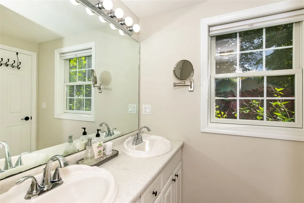 25 Stackpole Road Somersworth NH 03878