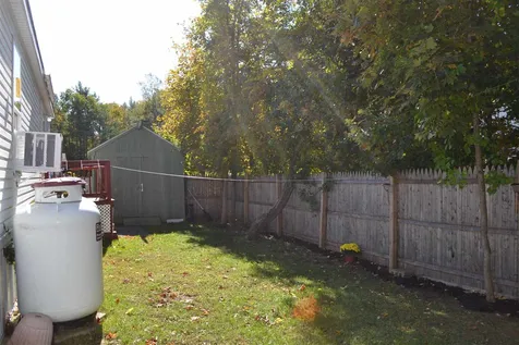 2 Elizabeth Drive Boscawen NH 03303