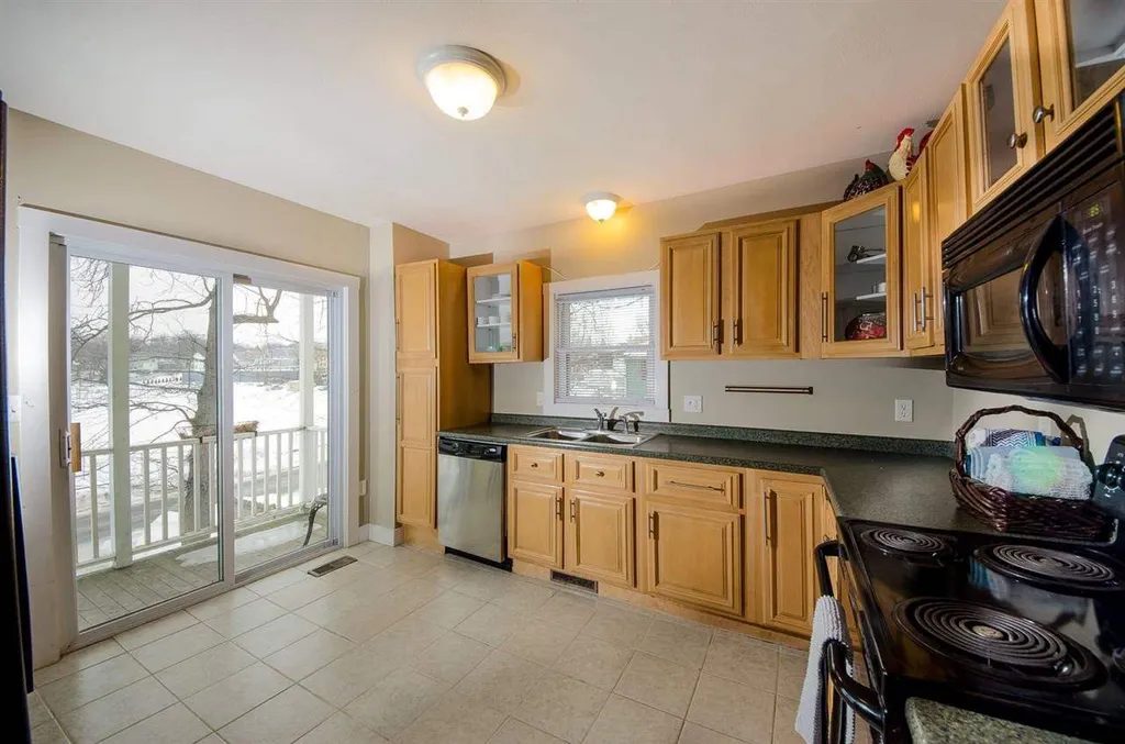14 Artillery Lane Nashua NH 03064