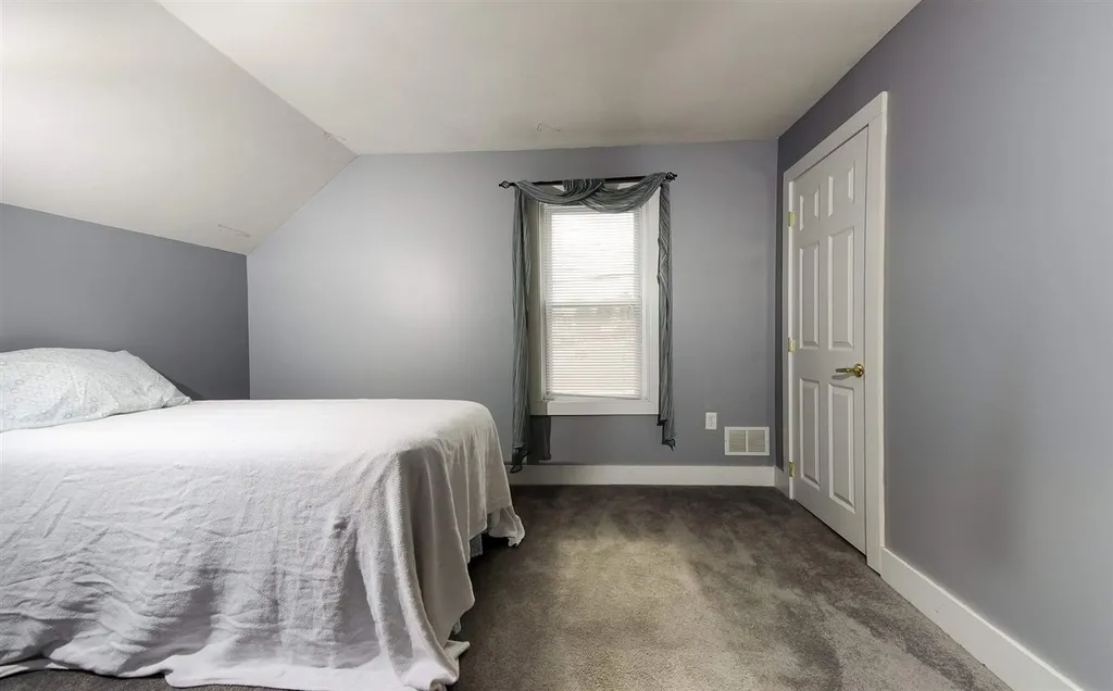 14 Artillery Lane Nashua NH 03064