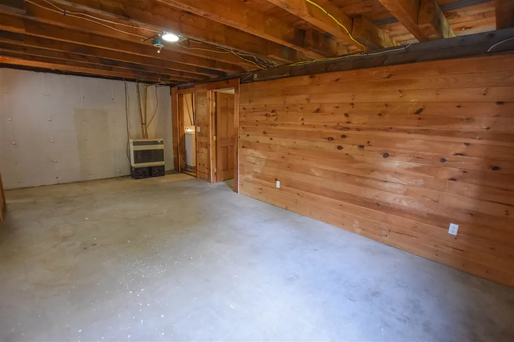 31 Hackett Road Belmont NH 03220
