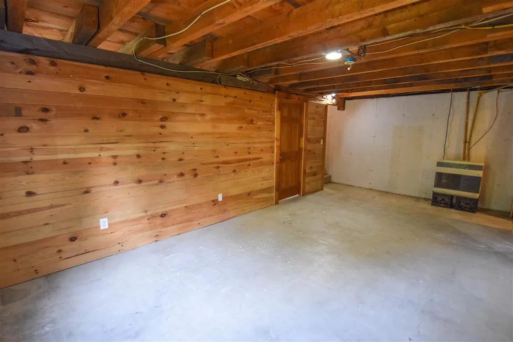 31 Hackett Road Belmont NH 03220