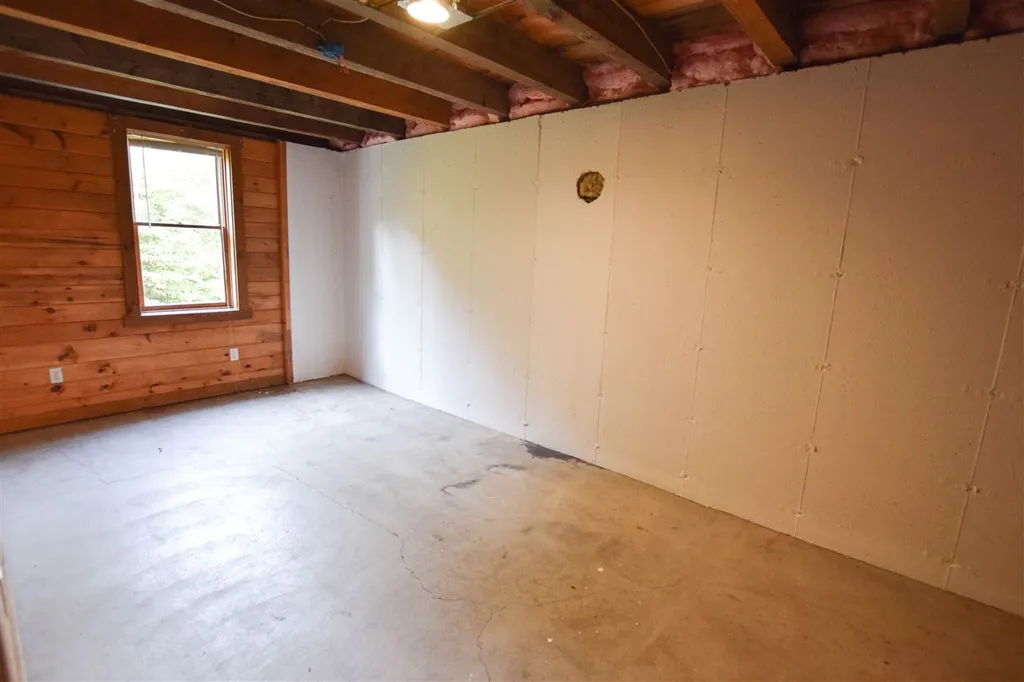 31 Hackett Road Belmont NH 03220