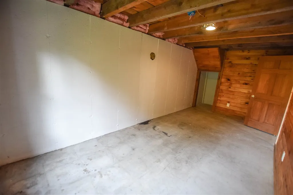 31 Hackett Road Belmont NH 03220