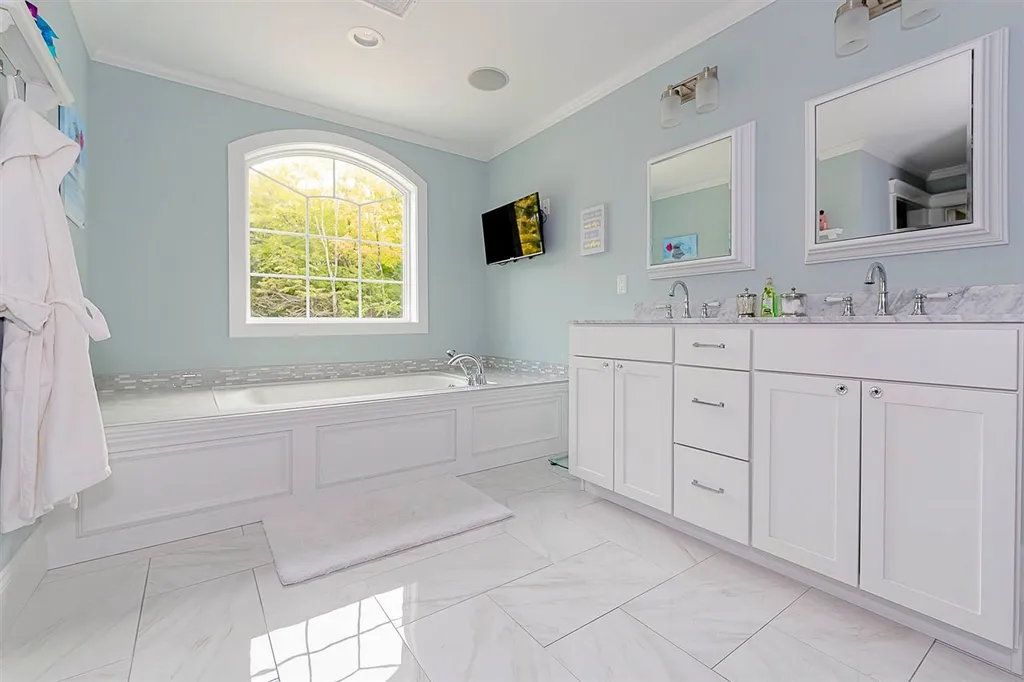 30 Trillium Lane Northwood NH 03261