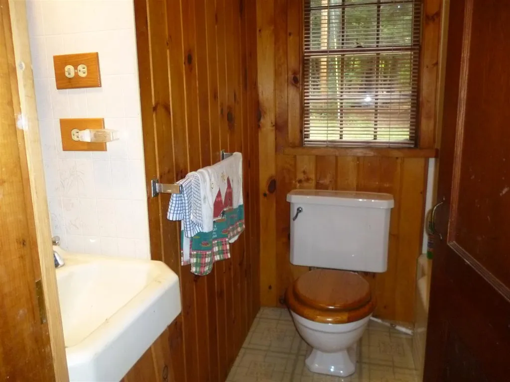 19 Eaglemere South Road Tuftonboro NH 03853