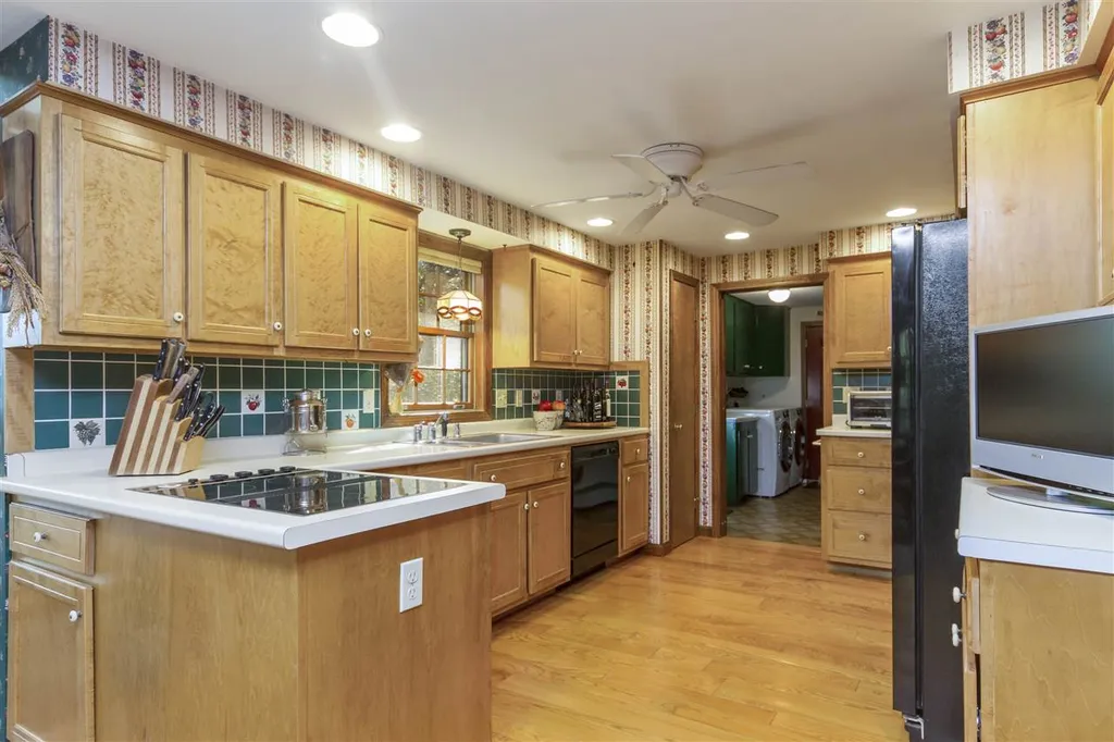 66 Ridgeview Lane New Boston NH 03070