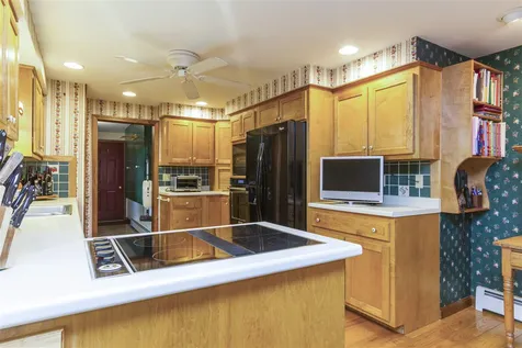 66 Ridgeview Lane New Boston NH 03070