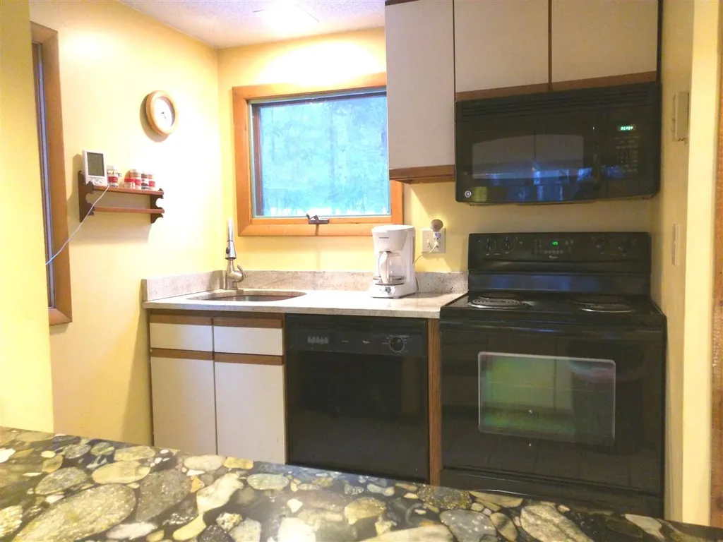 246 Snowood Drive Thornton NH 03285