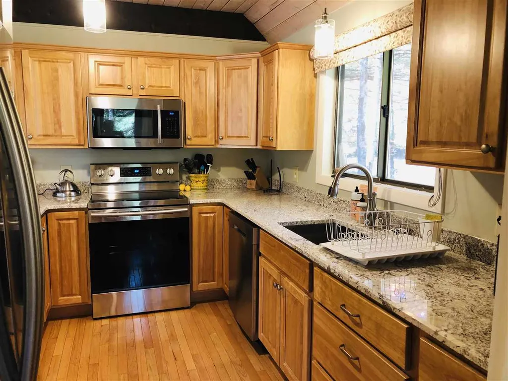 451 Williams Lane Hartford VT 05059