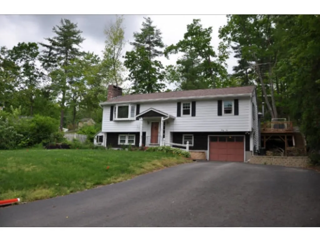 31 New Searles Road Nashua NH 03062