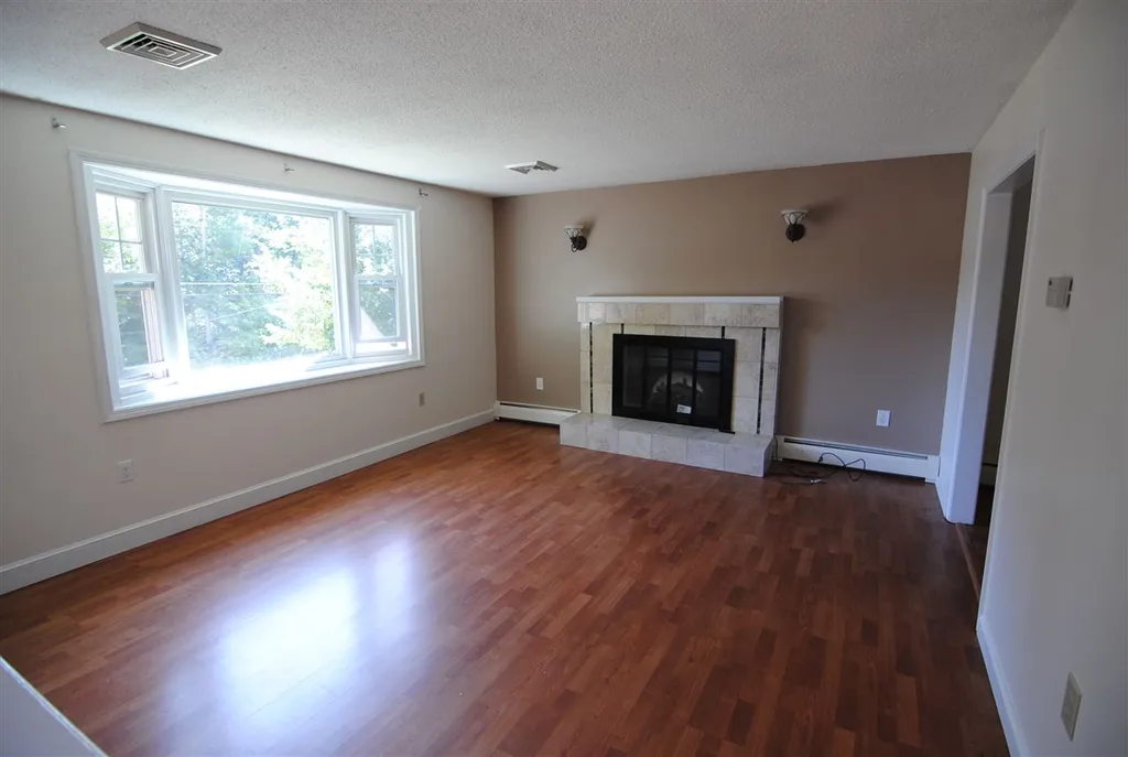 31 New Searles Road Nashua NH 03062