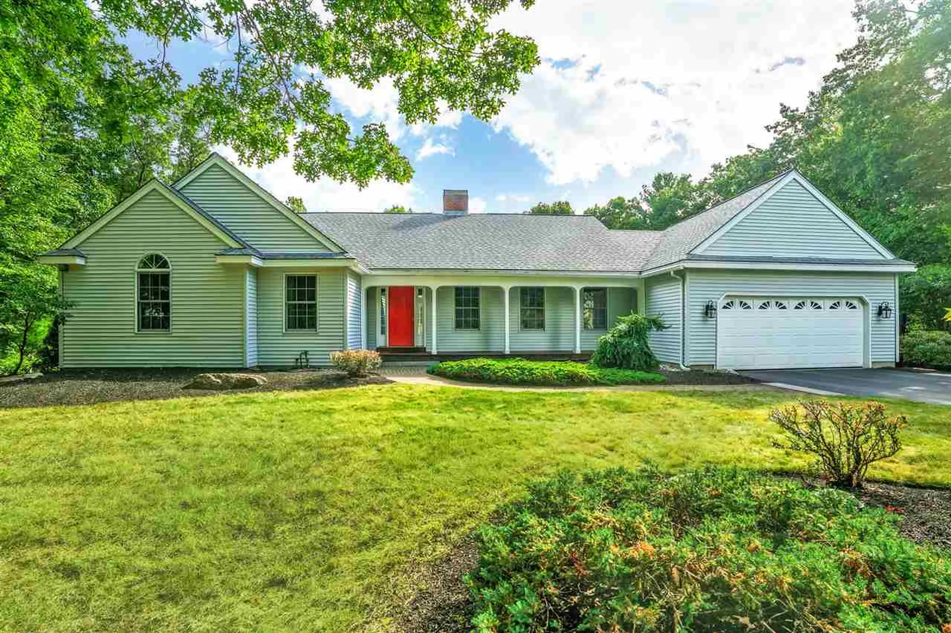 25 Fieldstone Drive Hooksett NH 03106
