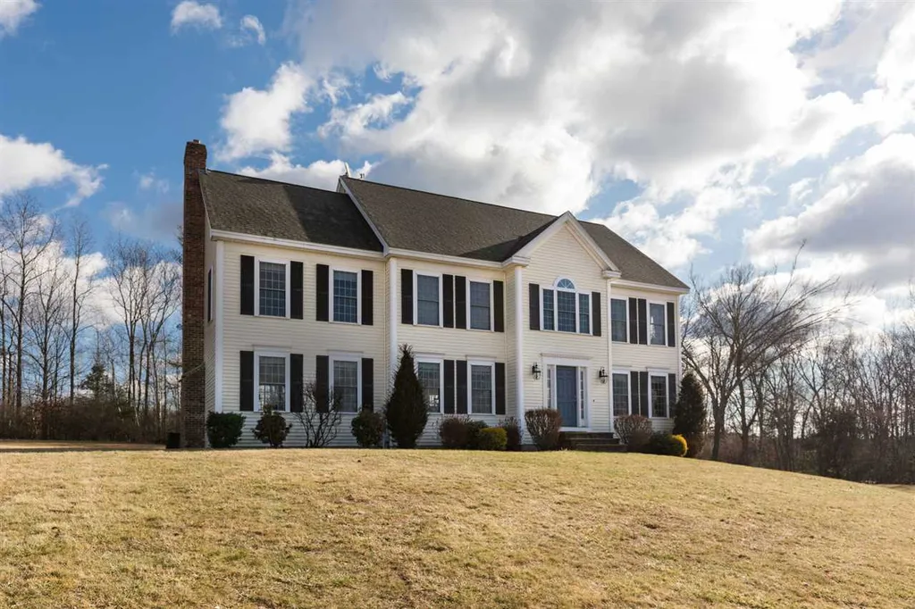 37 Thurston Drive Lee NH 03861