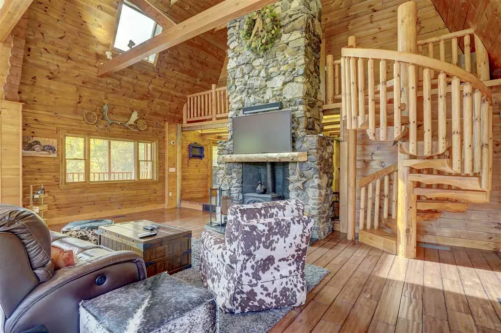 746 River Road Weare NH 03281