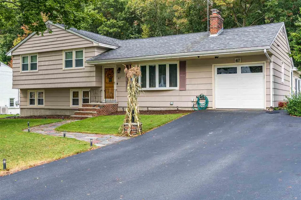 47 Crestwood Circle Salem NH 03079