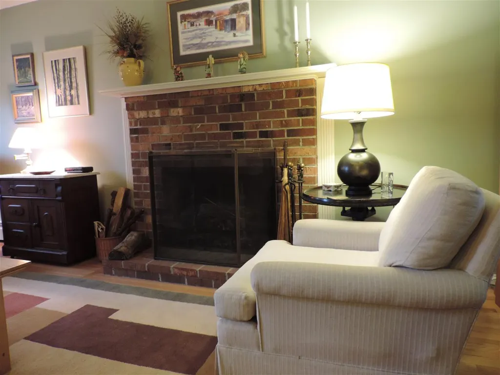 2 Clara Street Exeter NH 03833