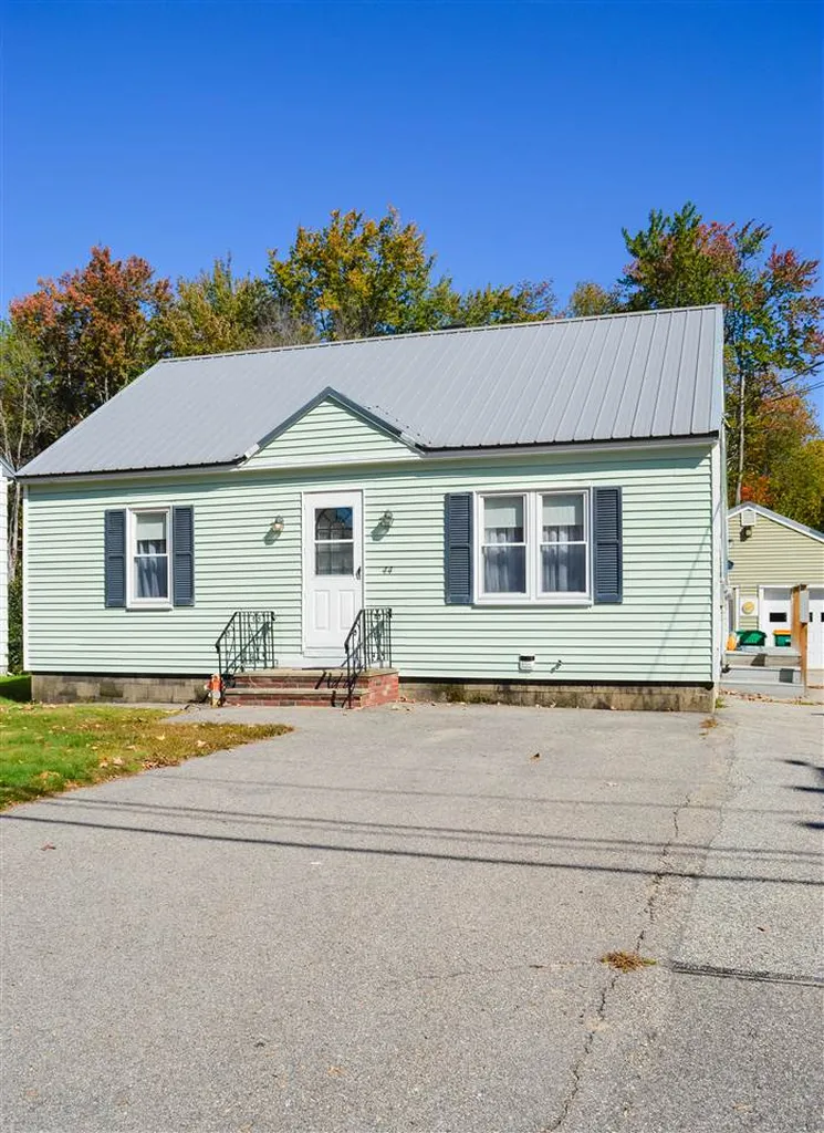 44 Chamberlain Street Rochester NH 03867