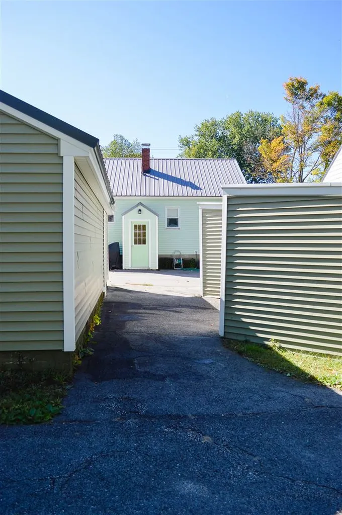44 Chamberlain Street Rochester NH 03867