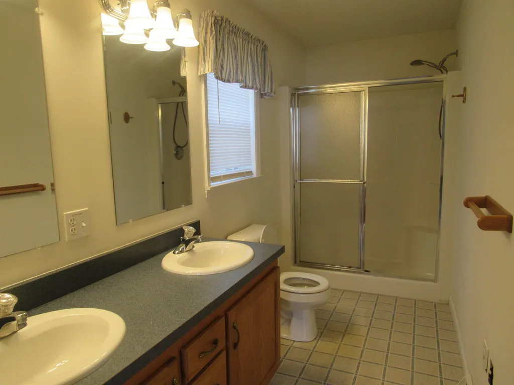 20 Shilah Drive Derry NH 03038