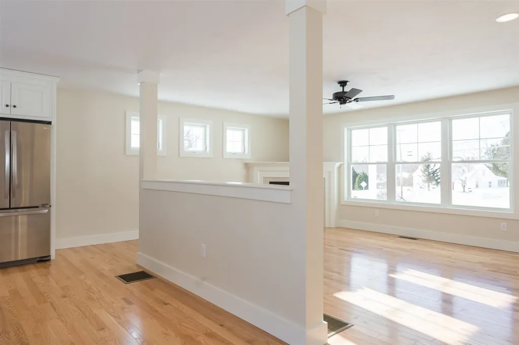 22 Kendall Lane Raymond NH 03077