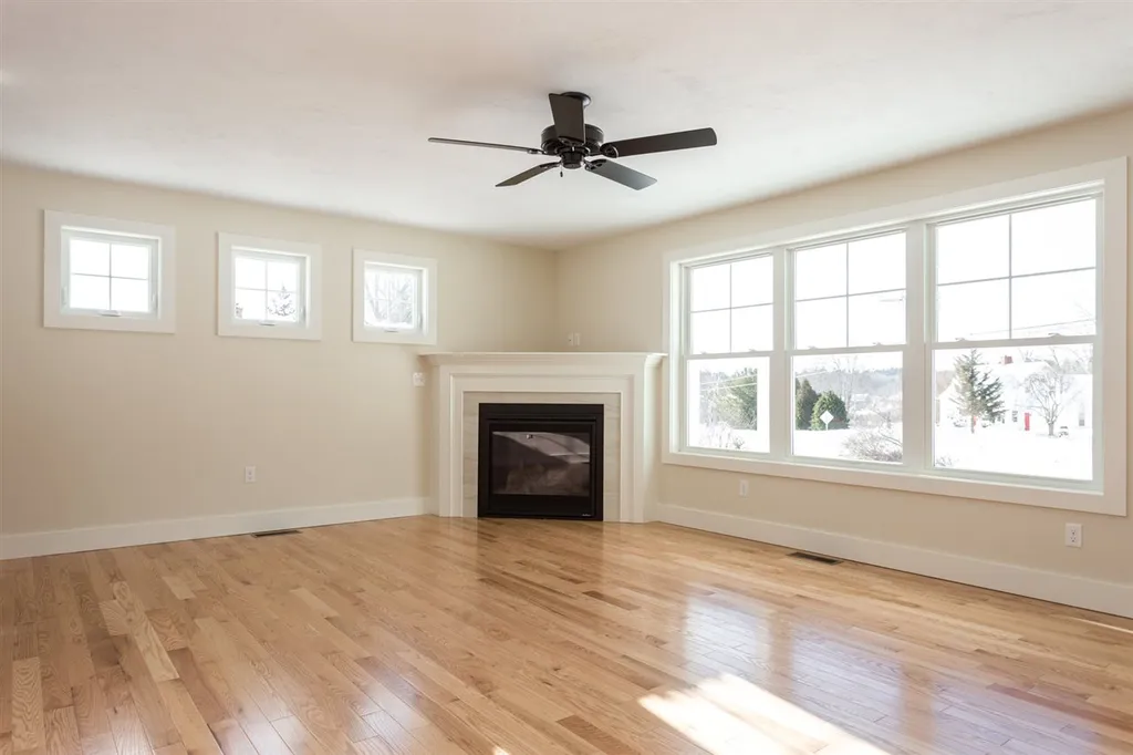 22 Kendall Lane Raymond NH 03077