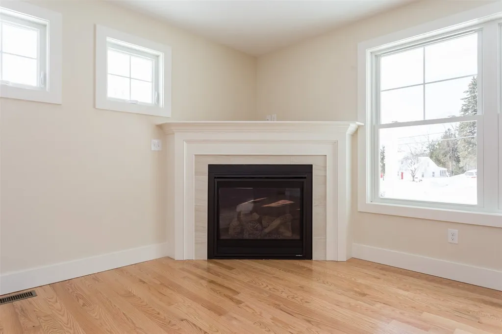 22 Kendall Lane Raymond NH 03077