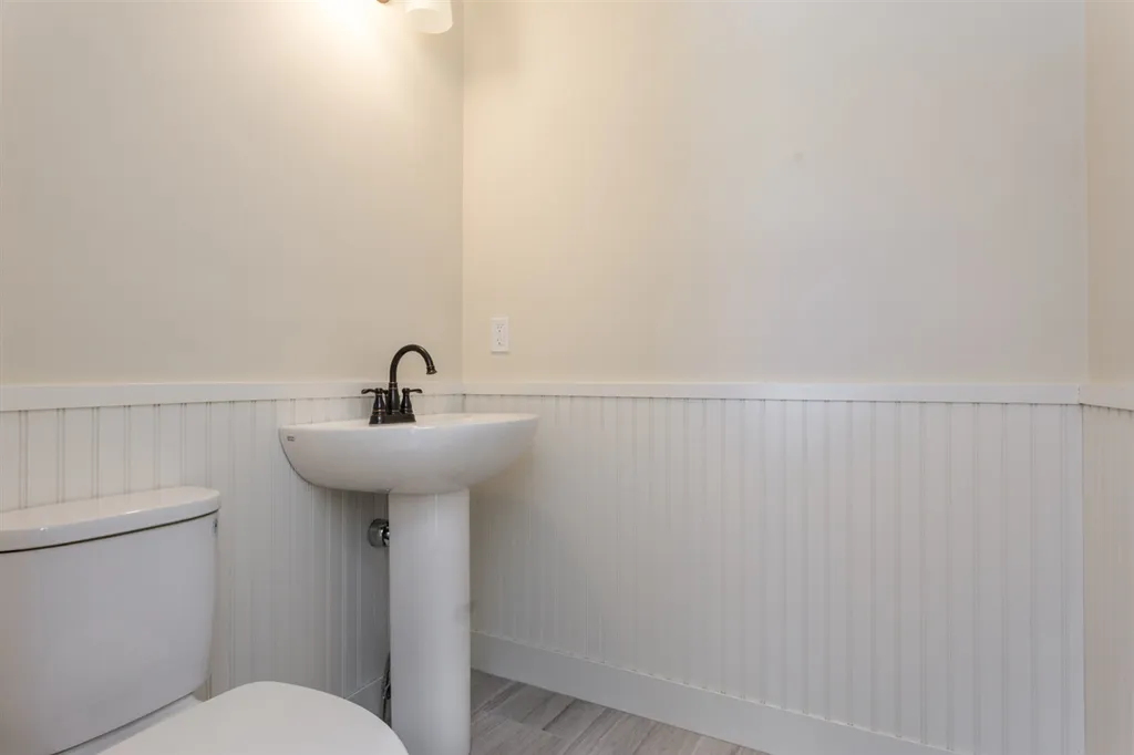 22 Kendall Lane Raymond NH 03077