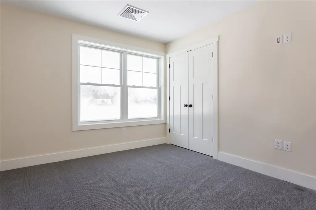 22 Kendall Lane Raymond NH 03077
