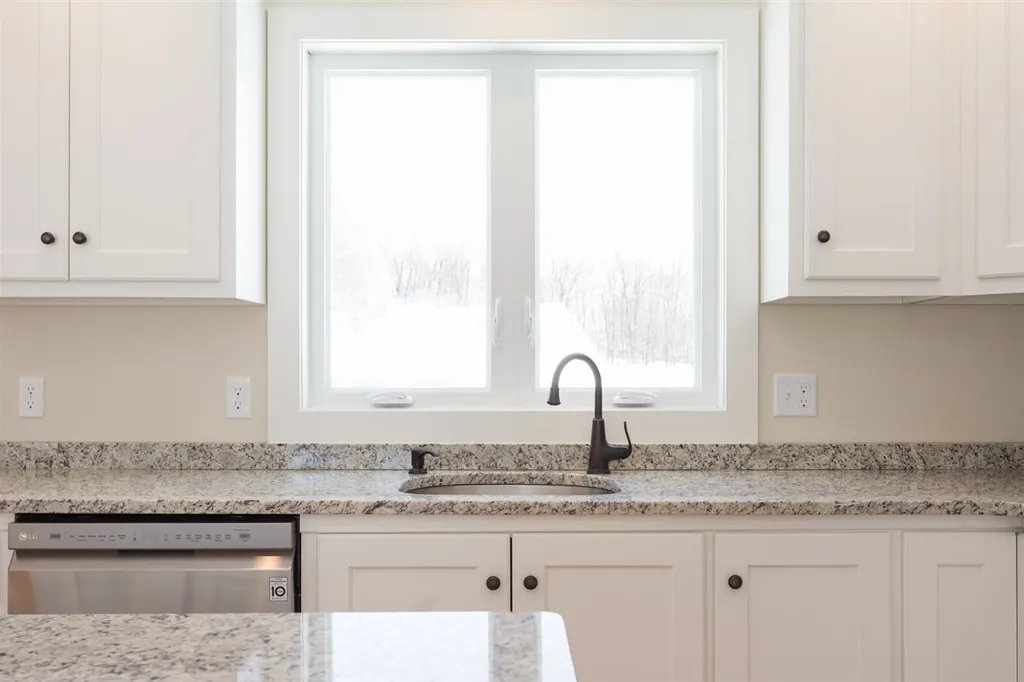 22 Kendall Lane Raymond NH 03077
