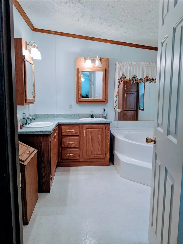 15 Country Lane Fremont NH 03044